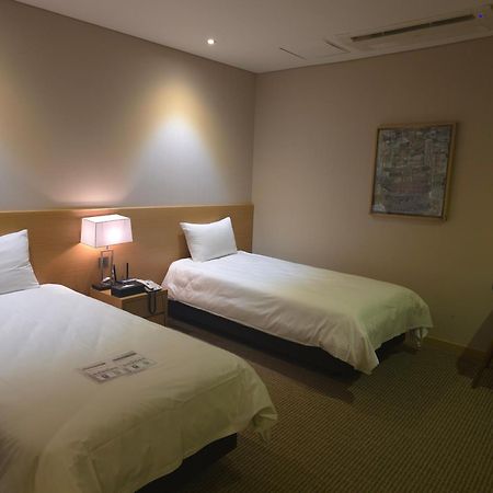 Hotel New Oriental Myeongdong Сеул Экстерьер фото