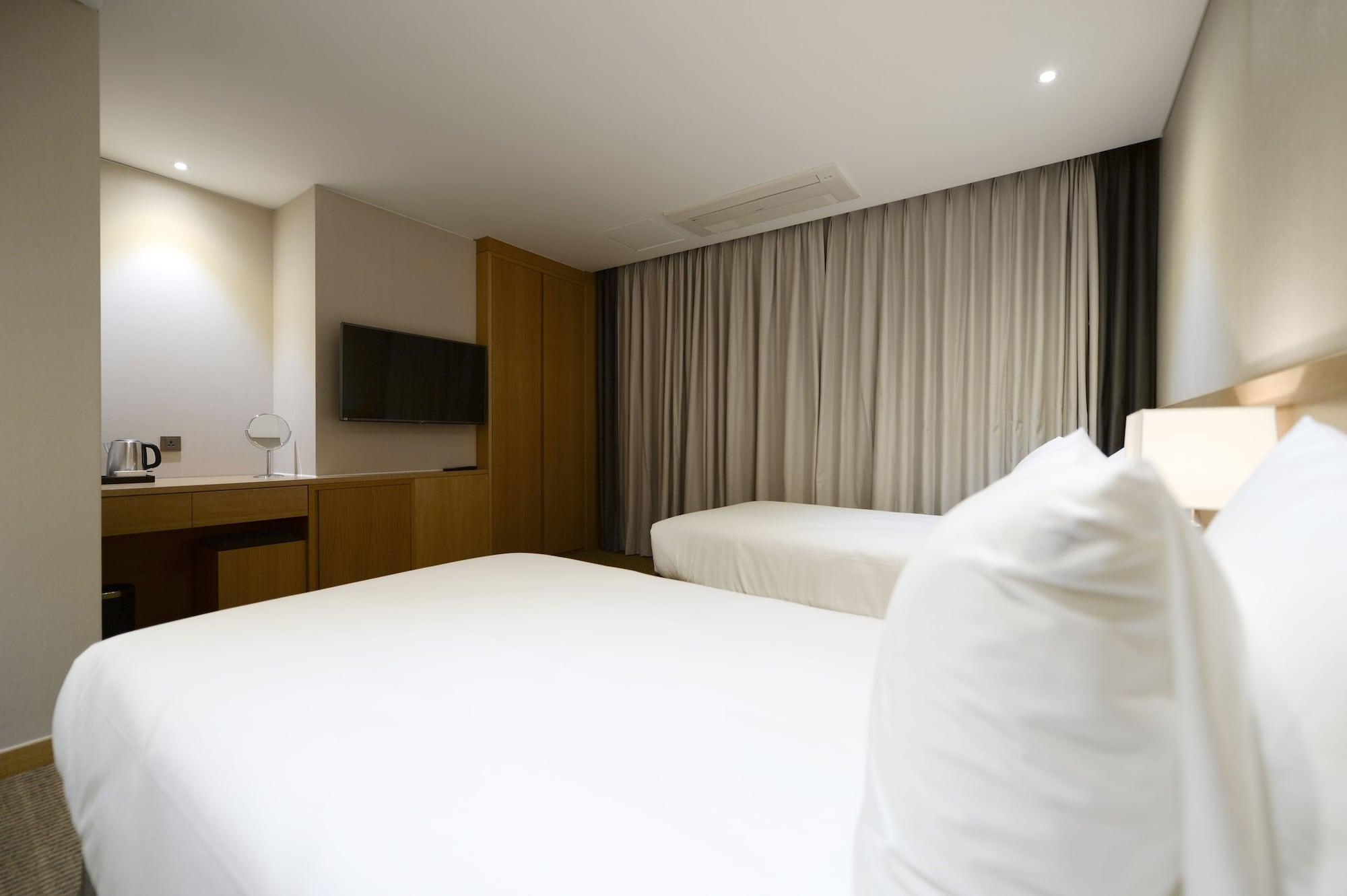Hotel New Oriental Myeongdong Сеул Экстерьер фото