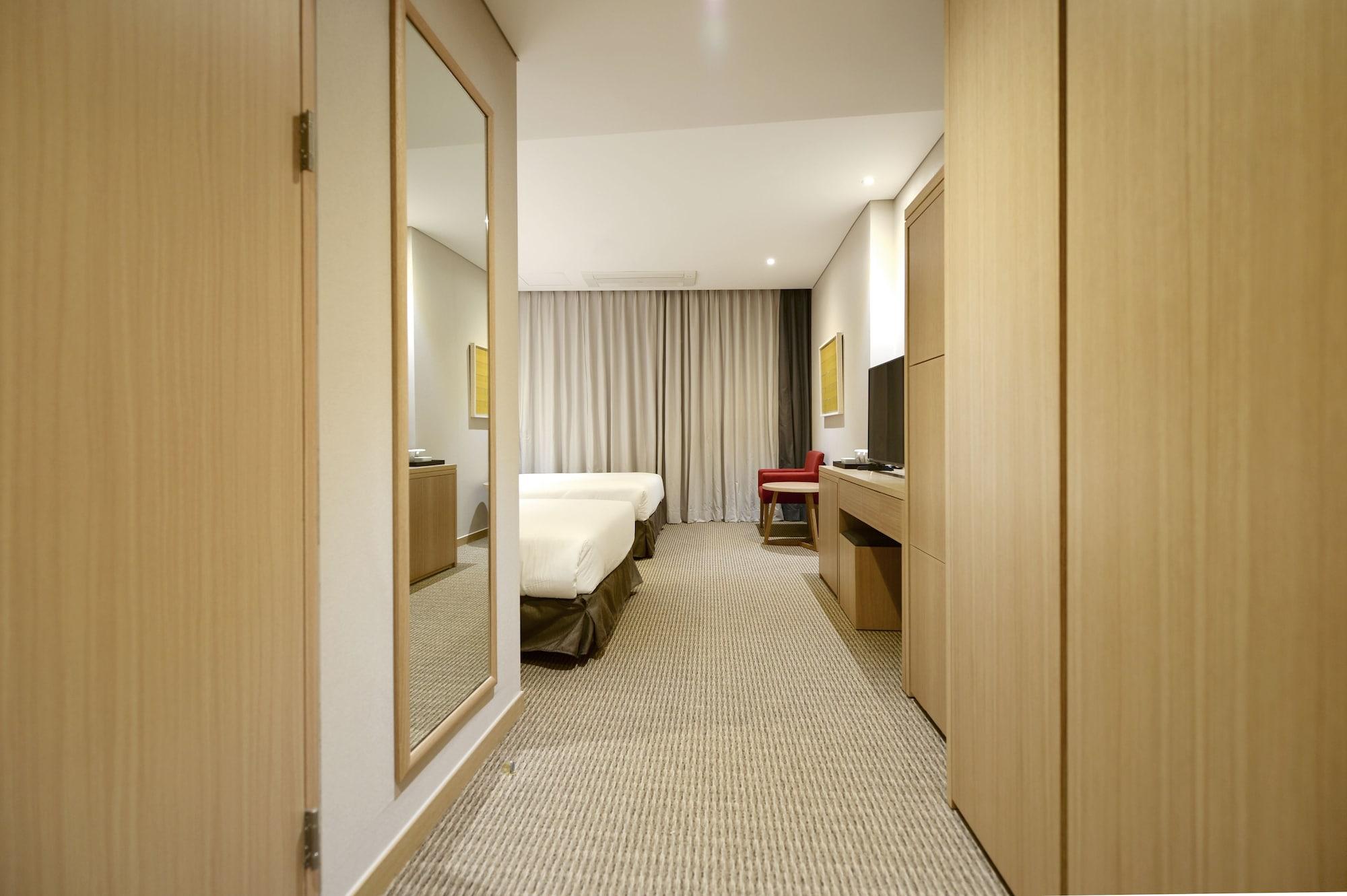 Hotel New Oriental Myeongdong Сеул Экстерьер фото