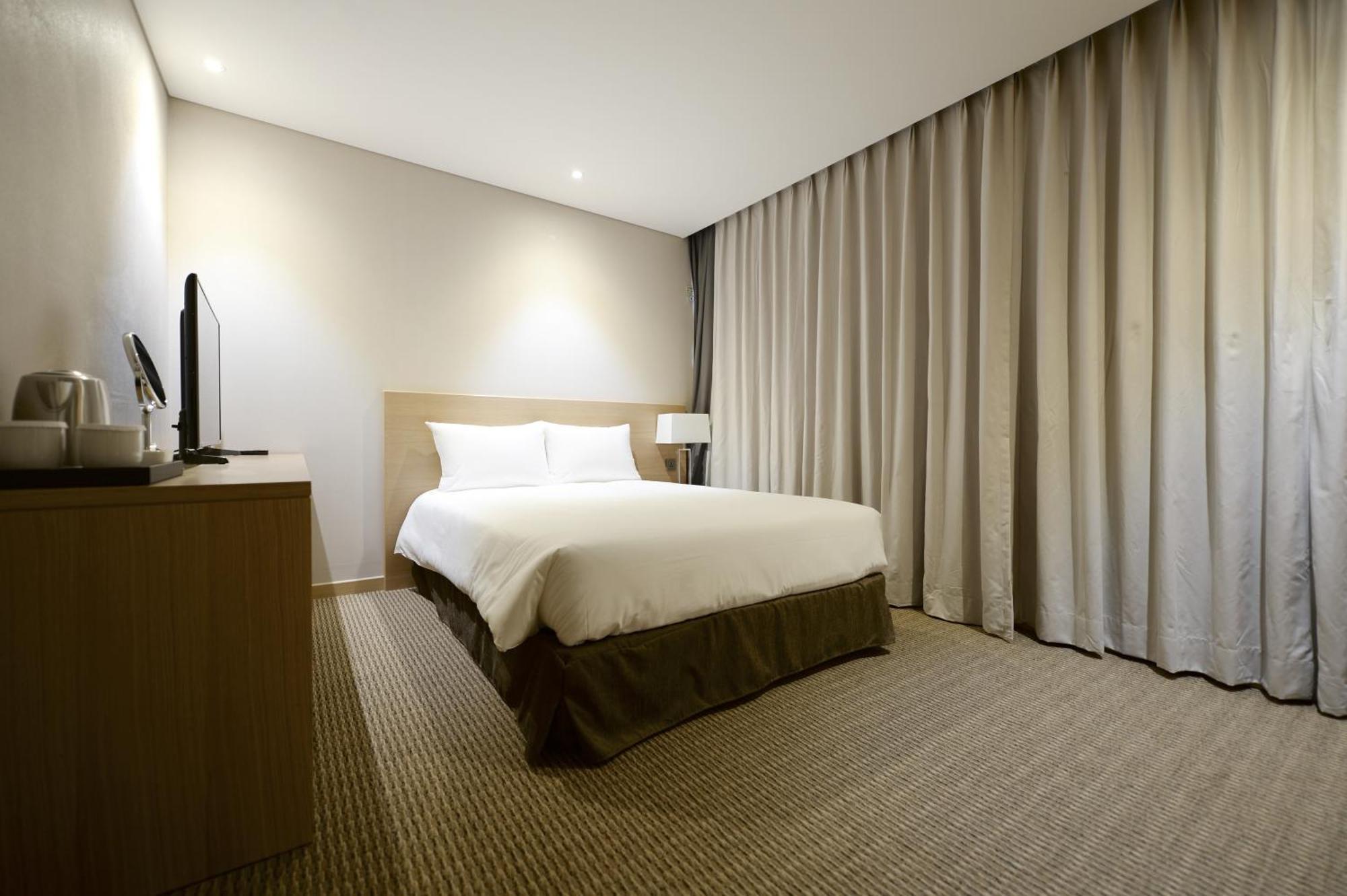 Hotel New Oriental Myeongdong Сеул Номер фото