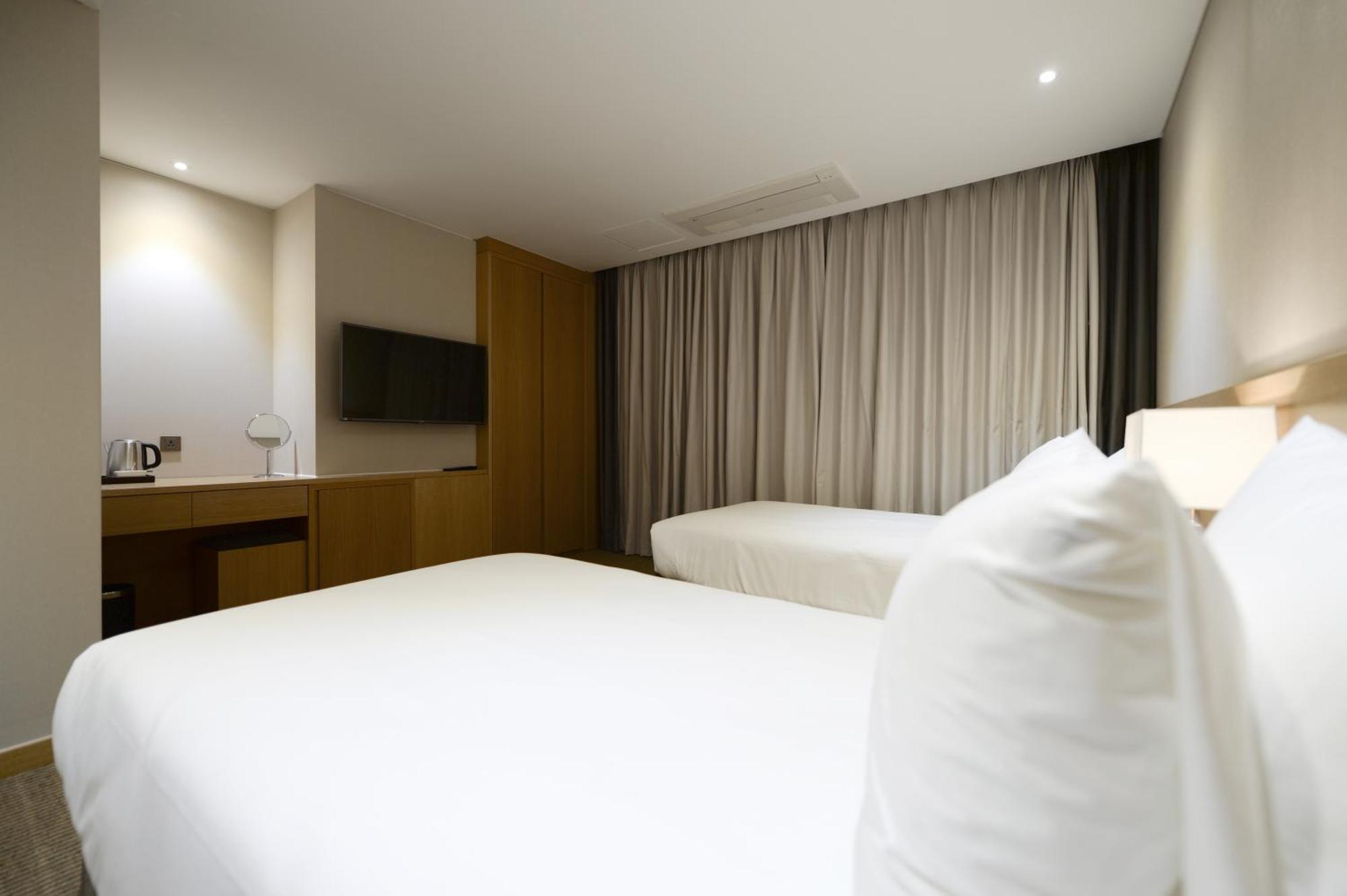 Hotel New Oriental Myeongdong Сеул Номер фото
