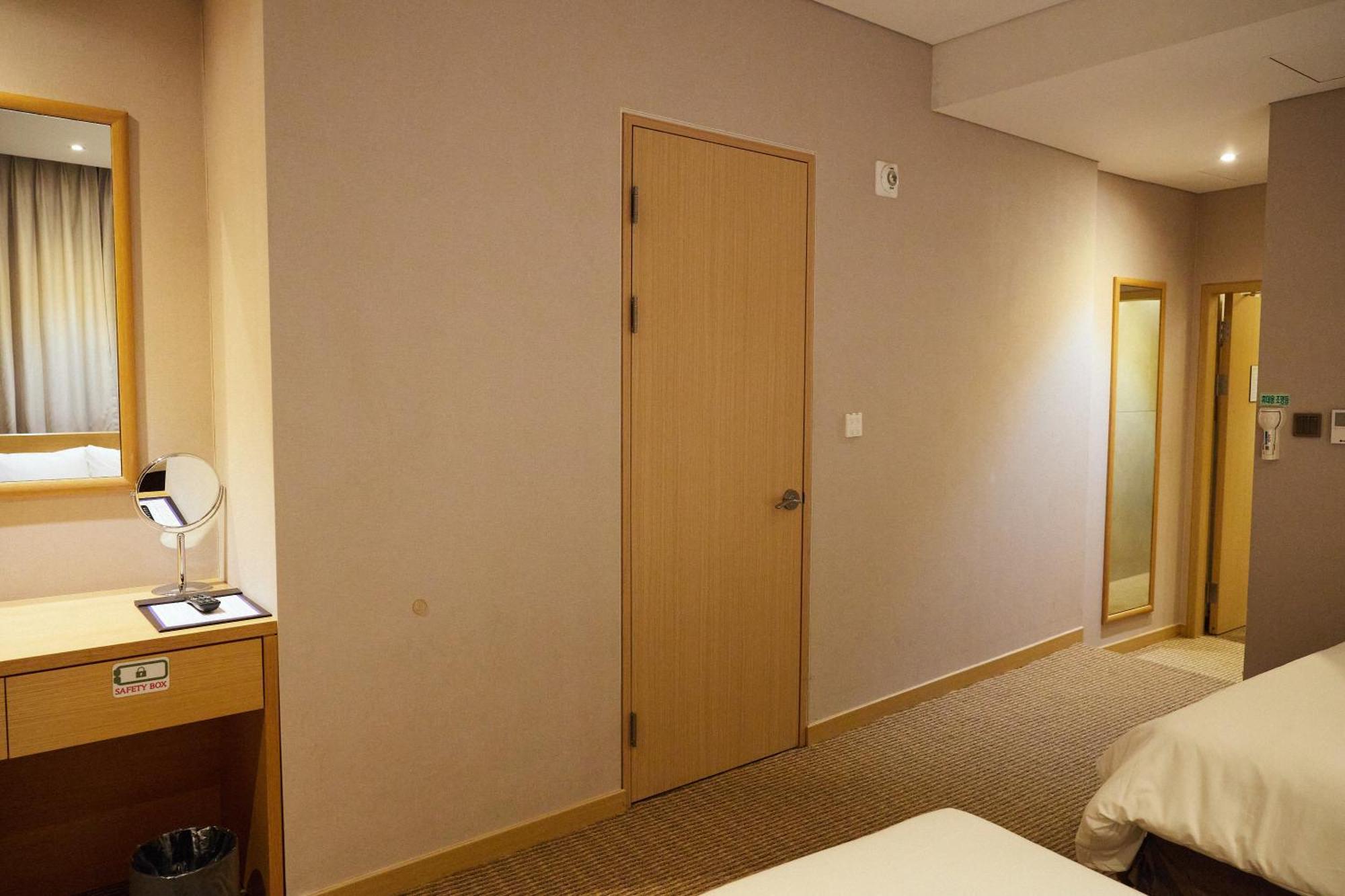 Hotel New Oriental Myeongdong Сеул Экстерьер фото