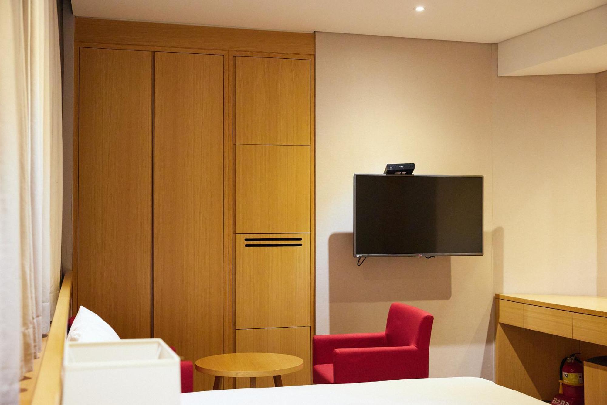 Hotel New Oriental Myeongdong Сеул Экстерьер фото