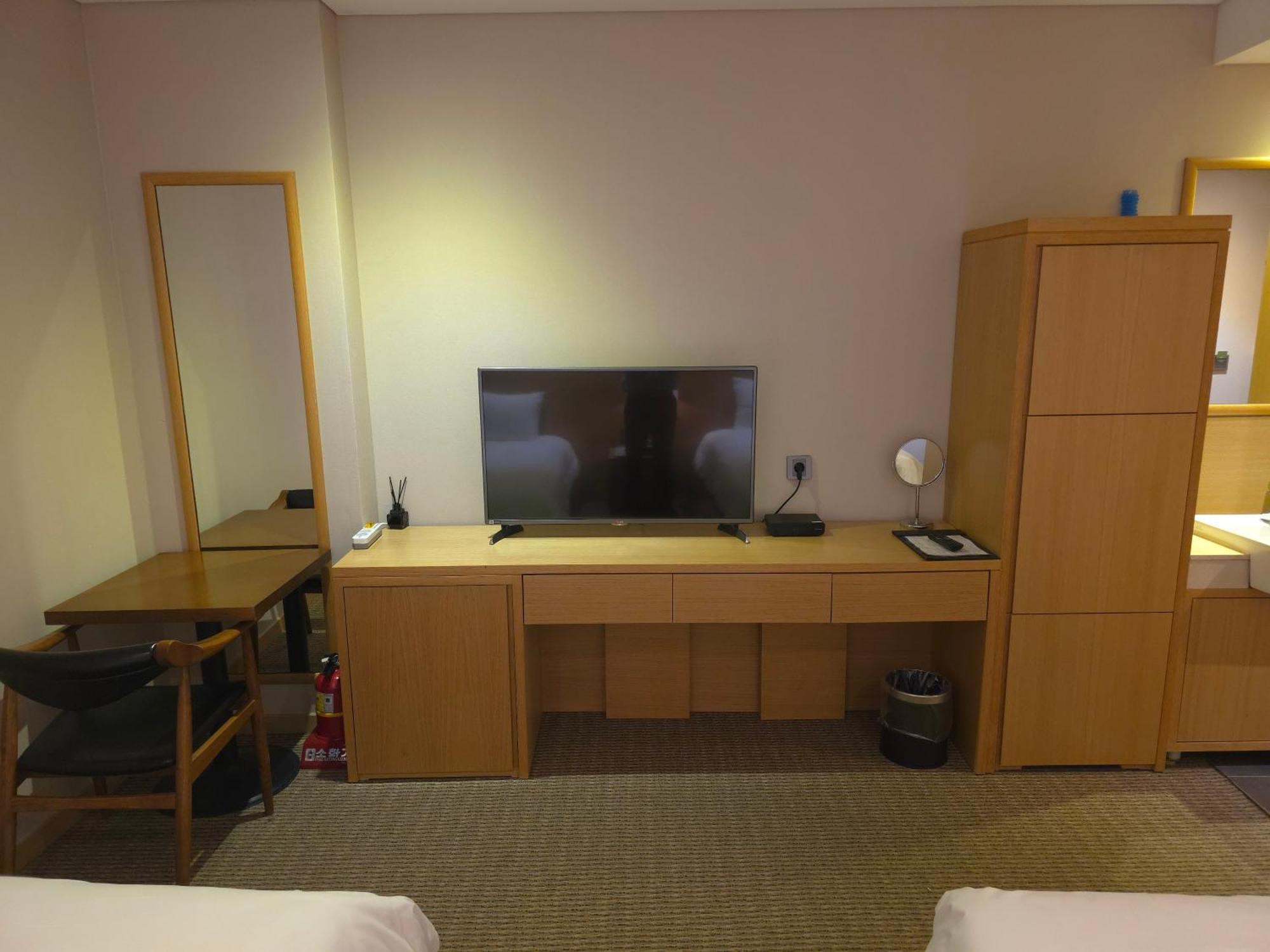 Hotel New Oriental Myeongdong Сеул Экстерьер фото