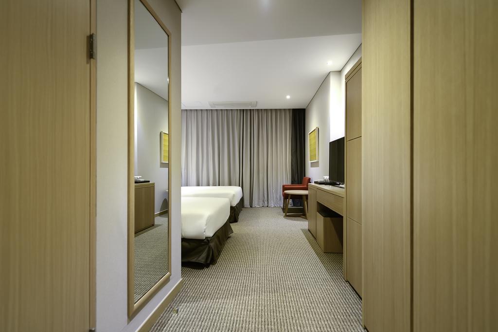 Hotel New Oriental Myeongdong Сеул Экстерьер фото